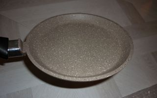 Чем отличается блинница от обычной сковородки?