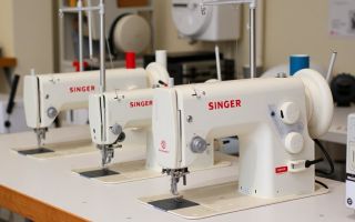 Оверлоки Singer: как выбрать машину, которая сделает швы аккуратными и работу — приятной
