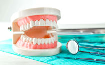 В какой стоматологии делать протезирование?