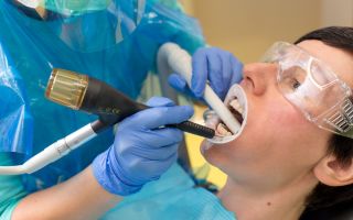 Как выполняется профессиональная гигиена зубов?